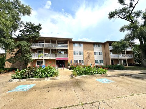 Photo of 930 Beau Drive #113, Des Plaines, IL 60016 (MLS # 12450531)