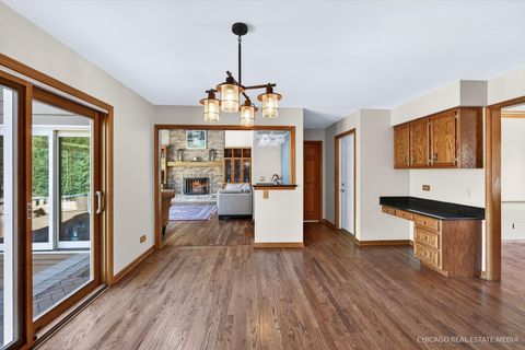 Tiny photo for 1304 Hawkins Court, St. Charles, IL 60174 (MLS # 12568525)