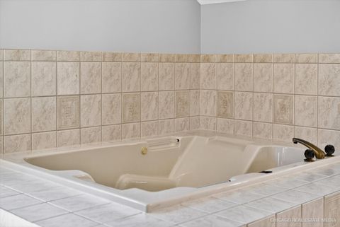 Tiny photo for 1304 Hawkins Court, St. Charles, IL 60174 (MLS # 12568525)