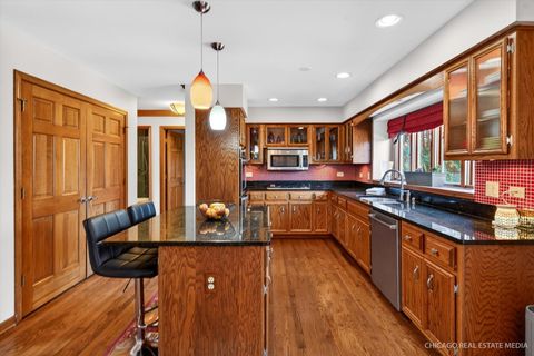 Tiny photo for 1304 Hawkins Court, St. Charles, IL 60174 (MLS # 12568525)