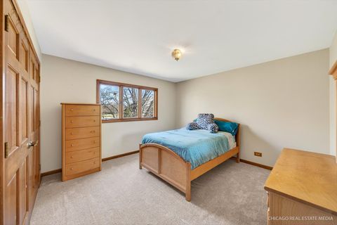 Tiny photo for 1304 Hawkins Court, St. Charles, IL 60174 (MLS # 12568525)