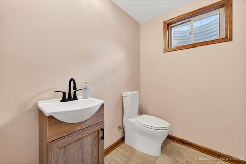 Tiny photo for 1304 Hawkins Court, St. Charles, IL 60174 (MLS # 12568525)