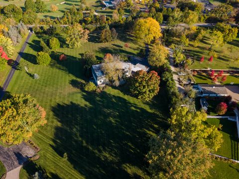 Tiny photo for 418 W County Line Road, Barrington, IL 60010 (MLS # 12481828)