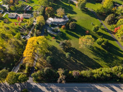 Tiny photo for 418 W County Line Road, Barrington, IL 60010 (MLS # 12481828)