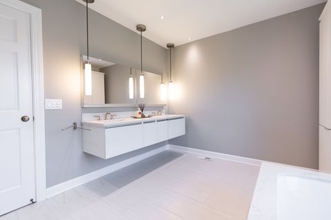 Tiny photo for 418 W County Line Road, Barrington, IL 60010 (MLS # 12481828)