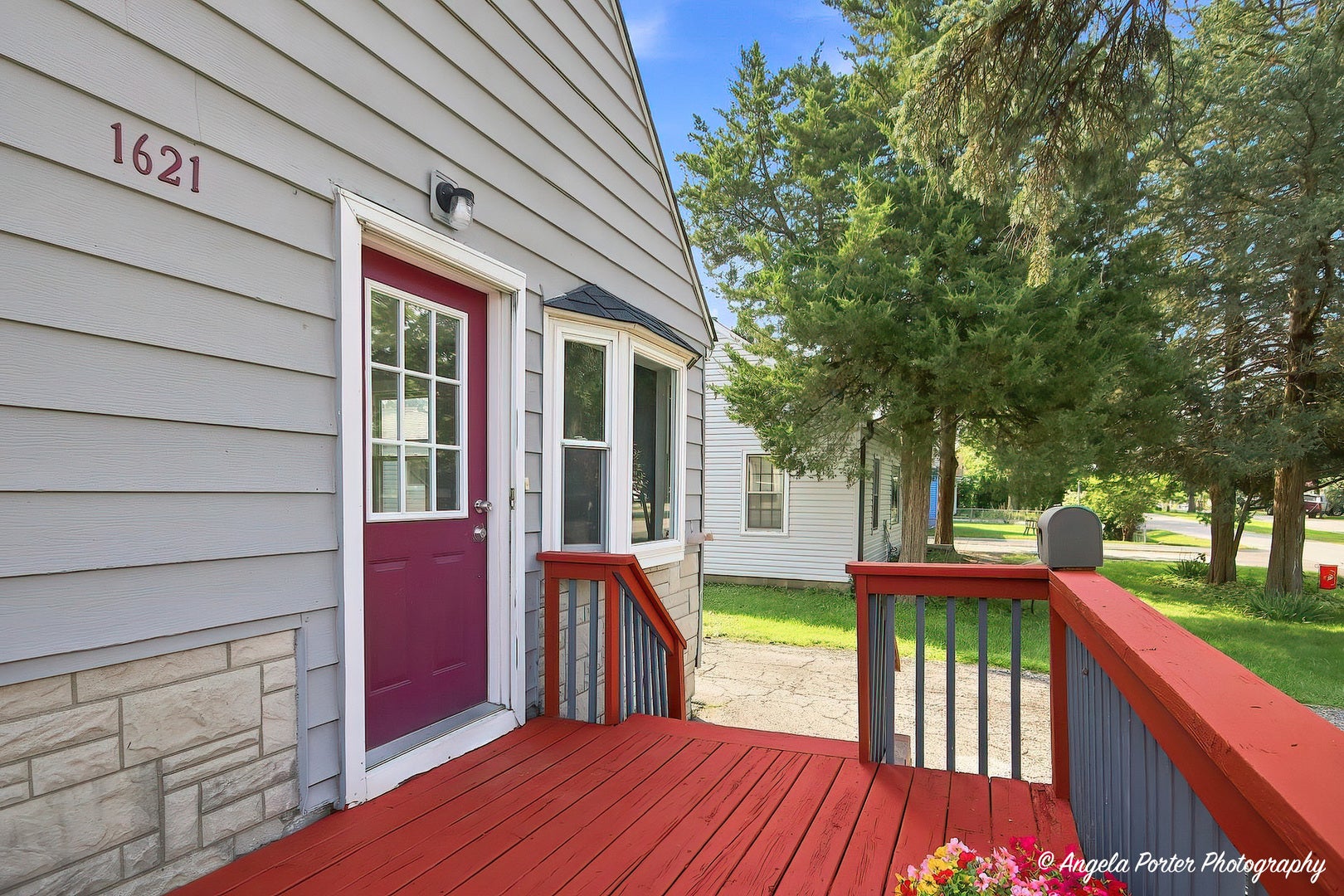 1621 ROUND LAKE Drive