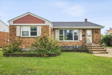 Photo of 1372 S 6TH Avenue, Des Plaines, IL 60018 (MLS # 12785526)
