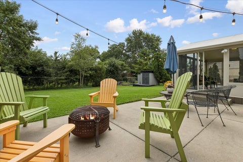 Tiny photo for 407 W Tanglewood Drive, Arlington Heights, IL 60004 (MLS # 12669457)