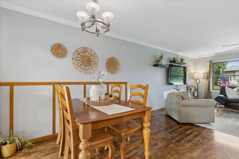 Tiny photo for 407 W Tanglewood Drive, Arlington Heights, IL 60004 (MLS # 12669457)