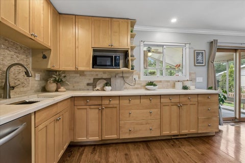 Tiny photo for 407 W Tanglewood Drive, Arlington Heights, IL 60004 (MLS # 12669457)