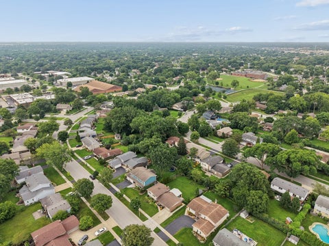 Tiny photo for 407 W Tanglewood Drive, Arlington Heights, IL 60004 (MLS # 12669457)