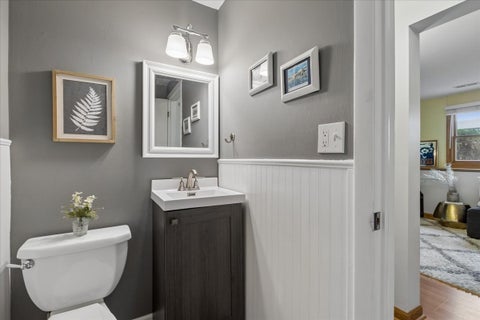 Tiny photo for 407 W Tanglewood Drive, Arlington Heights, IL 60004 (MLS # 12669457)