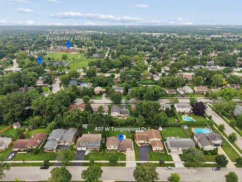 Tiny photo for 407 W Tanglewood Drive, Arlington Heights, IL 60004 (MLS # 12669457)