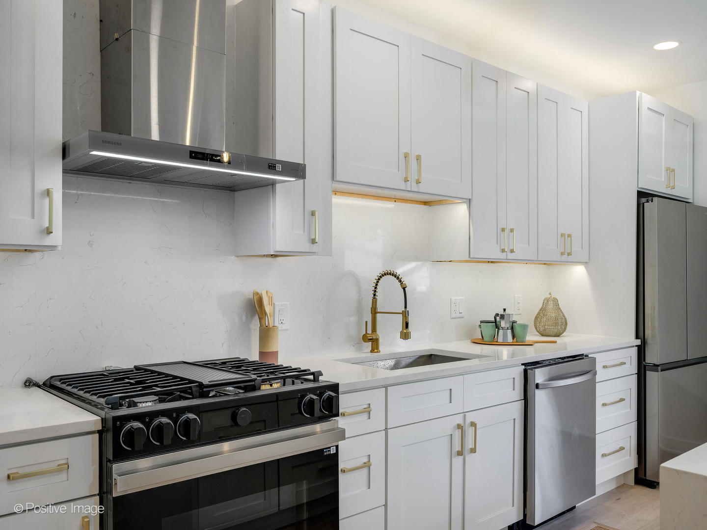 1910 W George Street