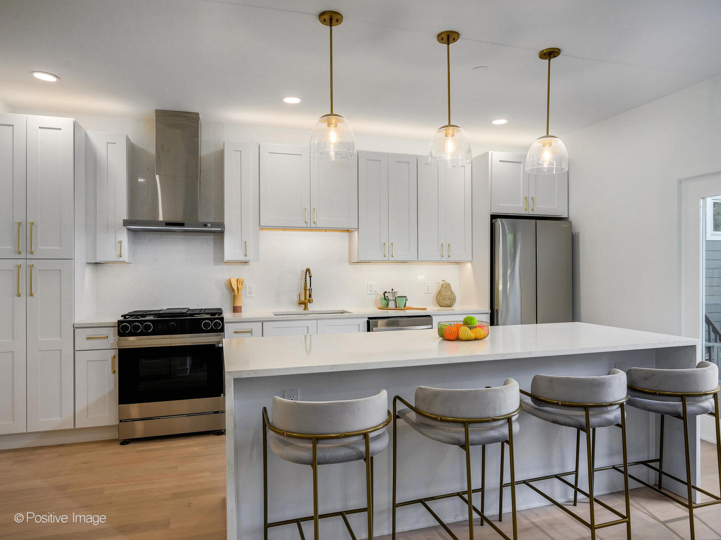 1910 W George Street