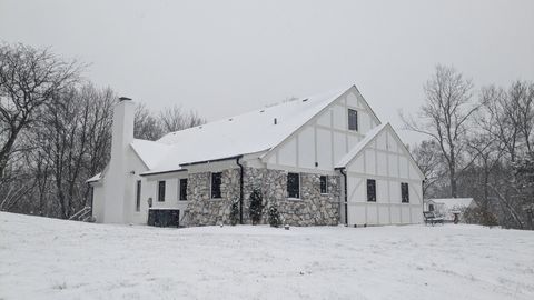 Tiny photo for 674 Plum Tree Road, Barrington Hills, IL 60010 (MLS # 12607289)