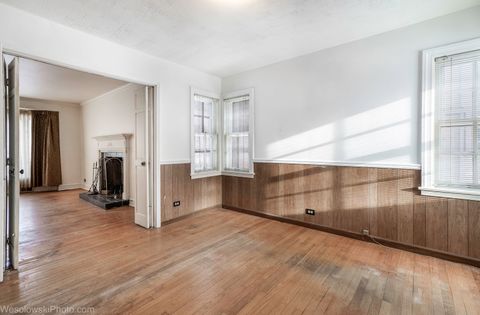 Tiny photo for 6738 N Ionia Avenue, Chicago, IL 60646 (MLS # 12551811)