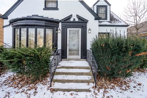 Photo of 6738 N Ionia Avenue, Chicago, IL 60646 (MLS # 12551811)
