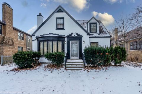 6738 N Ionia Avenue Chicago IL 60646