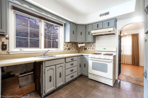 Tiny photo for 6738 N Ionia Avenue, Chicago, IL 60646 (MLS # 12551811)