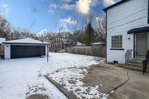 Tiny photo for 6738 N Ionia Avenue, Chicago, IL 60646 (MLS # 12551811)