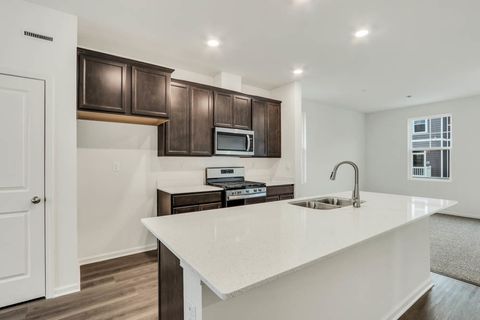 Tiny photo for 569 yosemite Way, Mundelein, IL 60060 (MLS # 12536228)