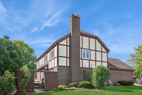 Tiny photo for 2611 E Radford Court, Arlington Heights, IL 60004 (MLS # 12465008)