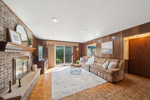 Tiny photo for 2611 E Radford Court, Arlington Heights, IL 60004 (MLS # 12465008)