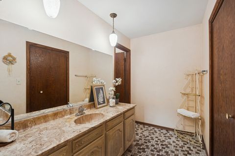 Tiny photo for 2611 E Radford Court, Arlington Heights, IL 60004 (MLS # 12465008)