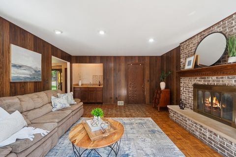 Tiny photo for 2611 E Radford Court, Arlington Heights, IL 60004 (MLS # 12465008)