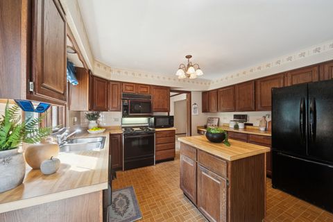 Tiny photo for 2611 E Radford Court, Arlington Heights, IL 60004 (MLS # 12465008)