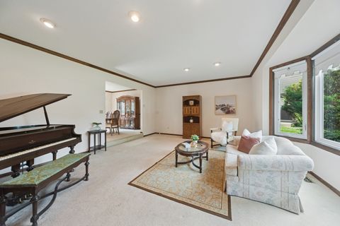 Tiny photo for 2611 E Radford Court, Arlington Heights, IL 60004 (MLS # 12465008)