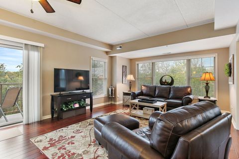 Tiny photo for 125 Lakeview Drive #313, Bloomingdale, IL 60108 (MLS # 12501209)