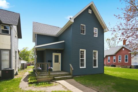 Photo of 525 9th Avenue S, Clinton, IA 52372 (MLS # 12623896)