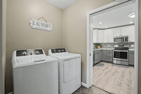 Tiny photo for 525 9th Avenue S, Clinton, IA 52372 (MLS # 12623896)