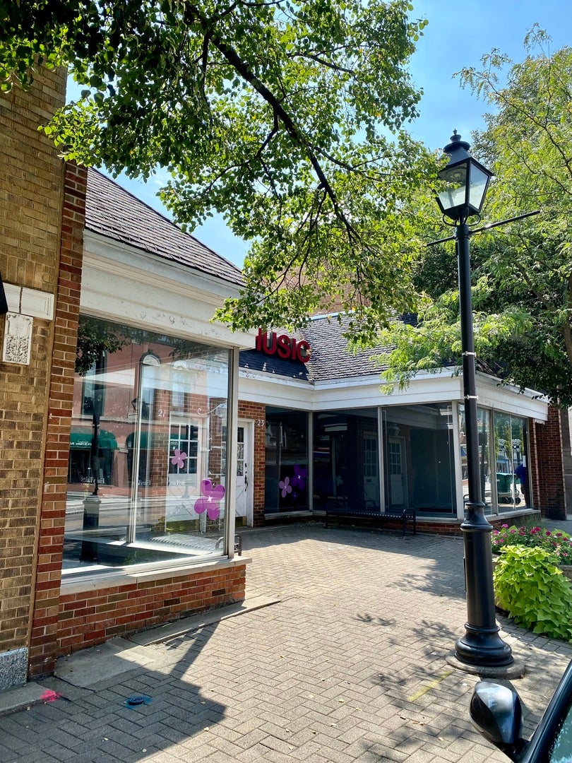 21-25 W St Charles Road