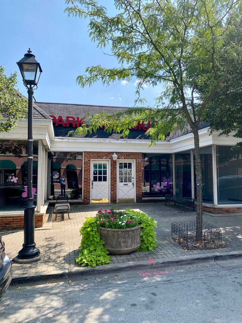 21-25 W St Charles Road