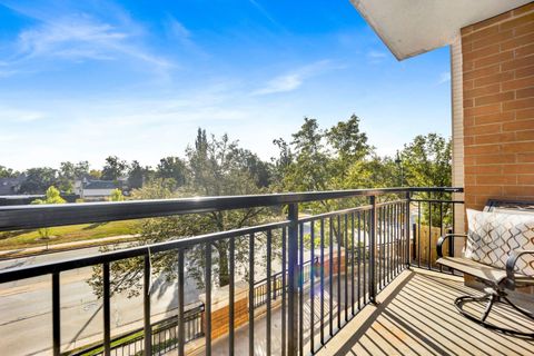 Tiny photo for 145 S York Street #322, Elmhurst, IL 60126 (MLS # 12515500)