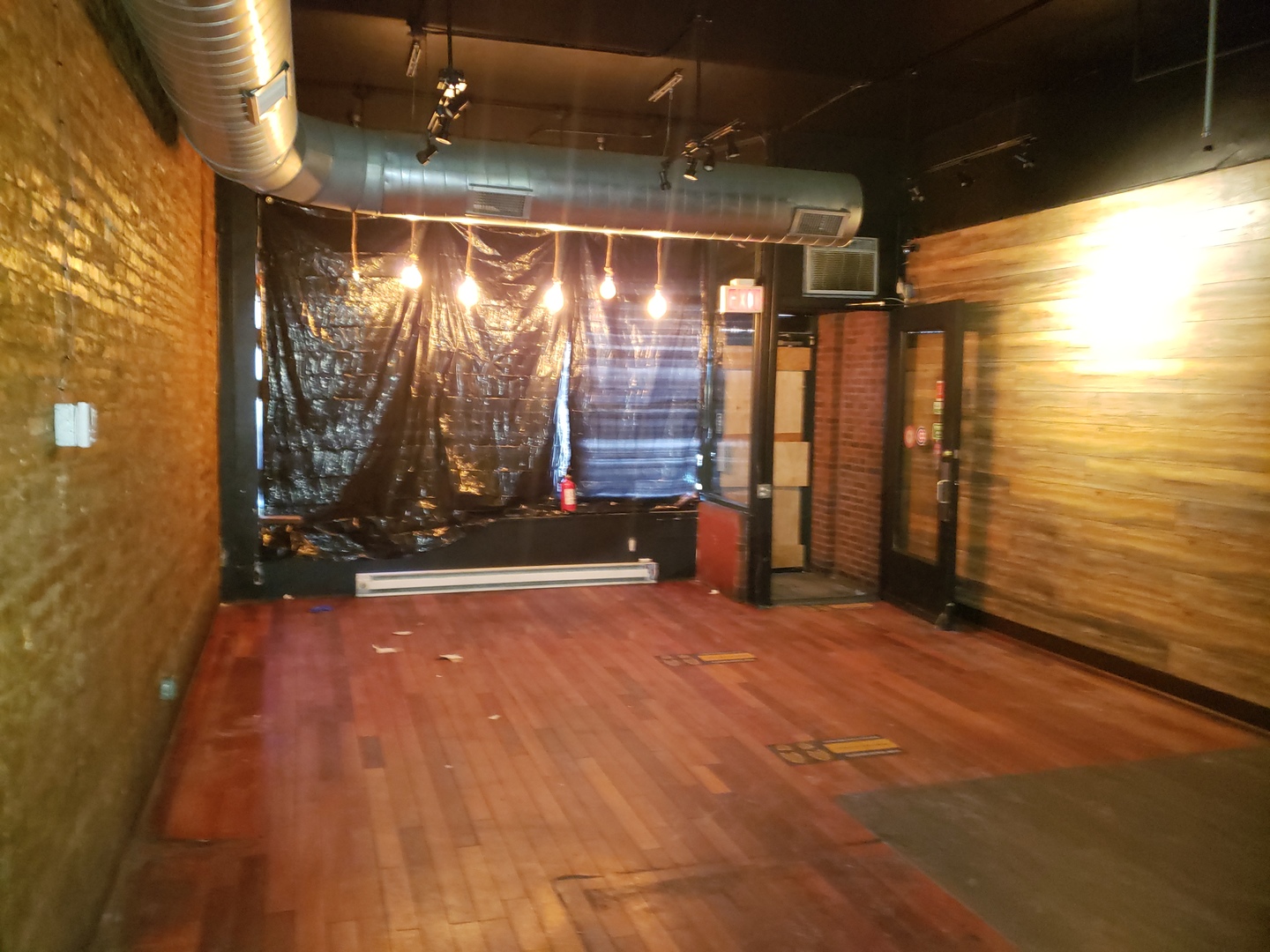 909 W Irving Park Road STOREFRONT
