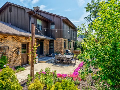 Tiny photo for 15 Oaklane Drive, Ottawa, IL 61350 (MLS # 12664287)