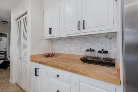 Tiny photo for 15 Oaklane Drive, Ottawa, IL 61350 (MLS # 12664287)