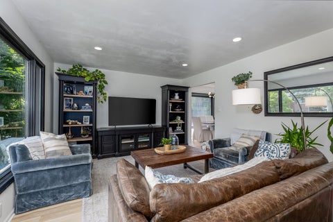 Tiny photo for 15 Oaklane Drive, Ottawa, IL 61350 (MLS # 12664287)