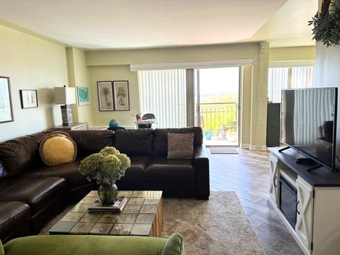 Tiny photo for 7141 N Kedzie Avenue #913, Chicago, IL 60645 (MLS # 12781212)