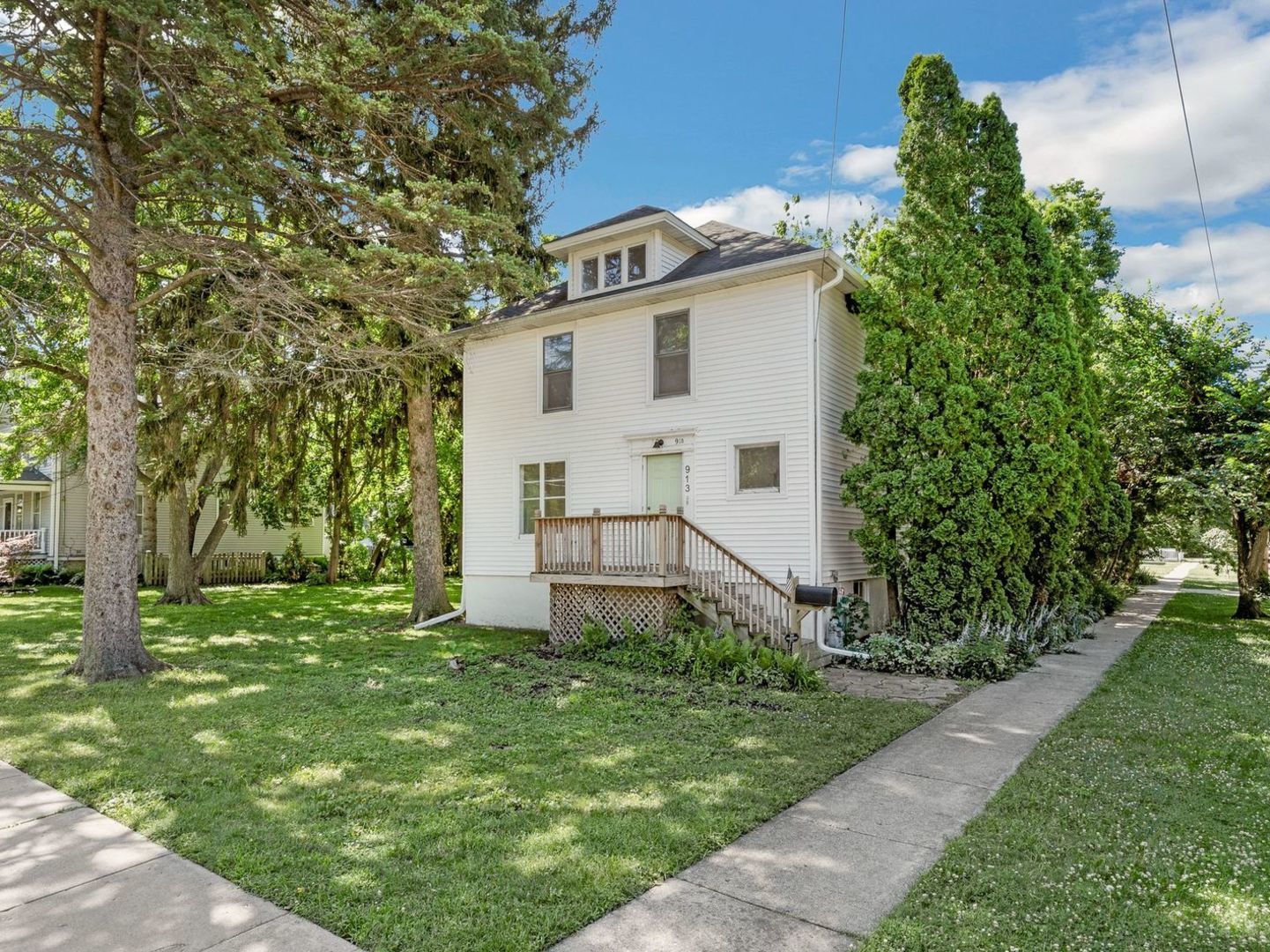 913 Sunset Court