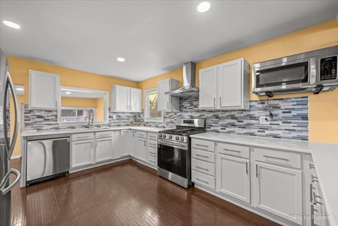 Tiny photo for 1100 W Highland Avenue, Elgin, IL 60123 (MLS # 12618979)