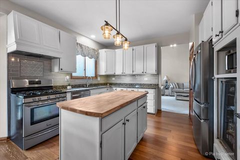 Tiny photo for 303 Torrington Drive, Bloomingdale, IL 60108 (MLS # 12684142)