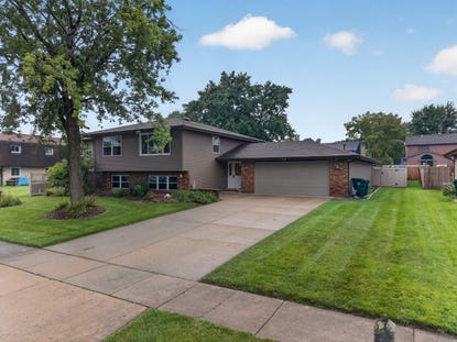 103 Deerpath Dr – Investment Home