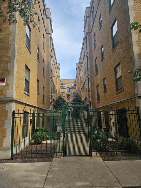 Photo of 7213 S YATES Boulevard #3A, Chicago, IL 60649 (MLS # 12748610)