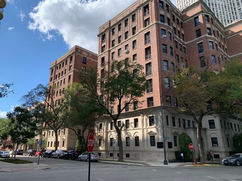 2600 N Lakeview Avenue 3E Chicago IL 60614