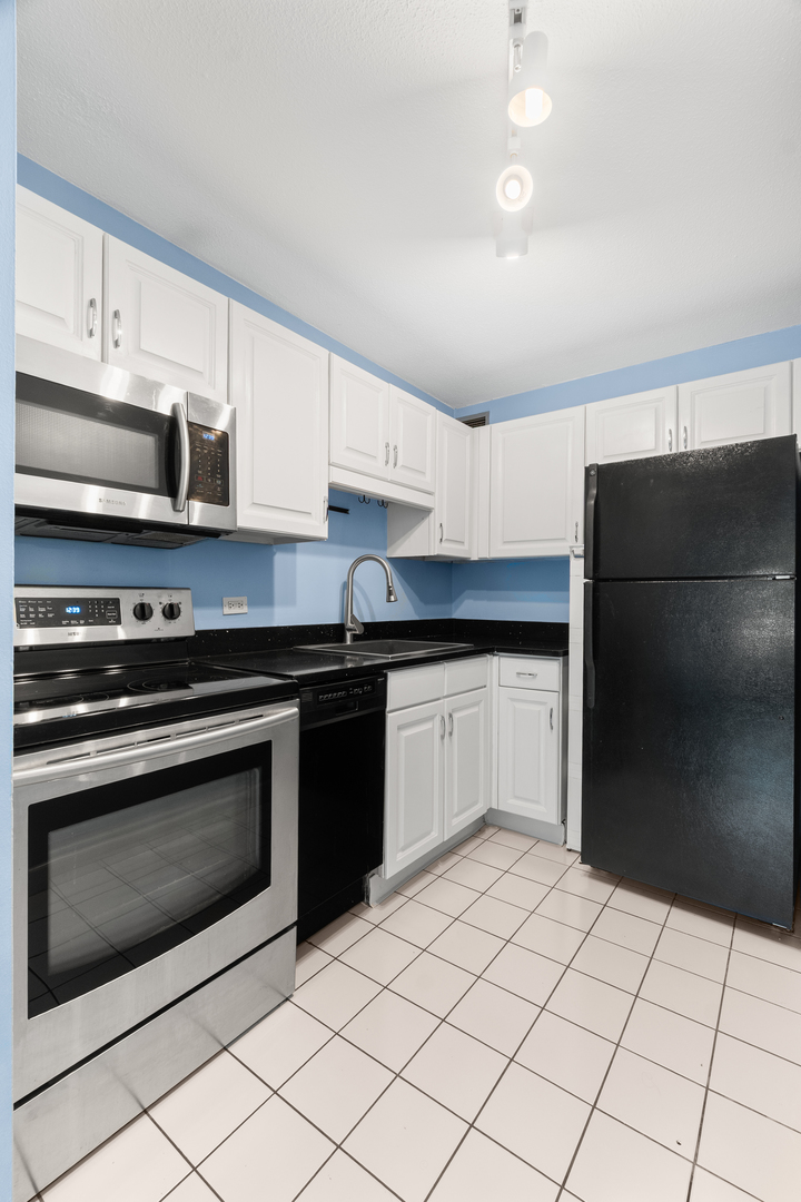 2728 N HAMPDEN Court 301